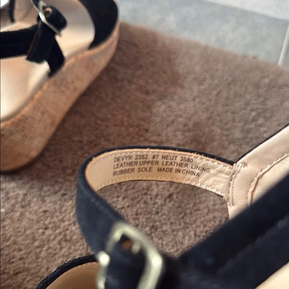 Abeo Devyn Black Wedge Sandals - Picture 6 of 6